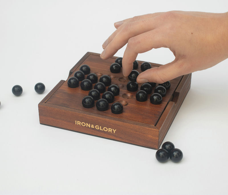 Solitärspiel aus Holz